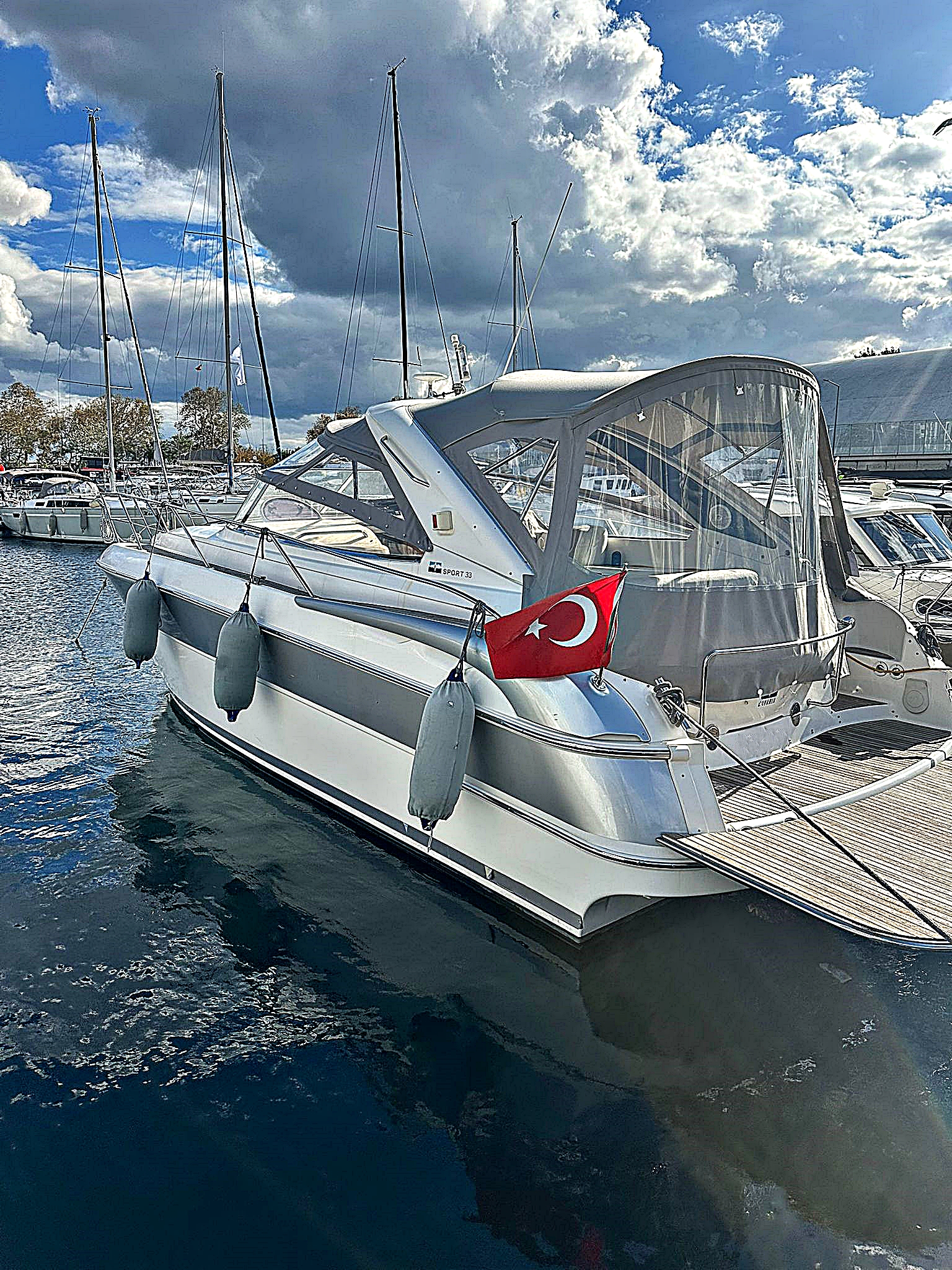 M/Y EST